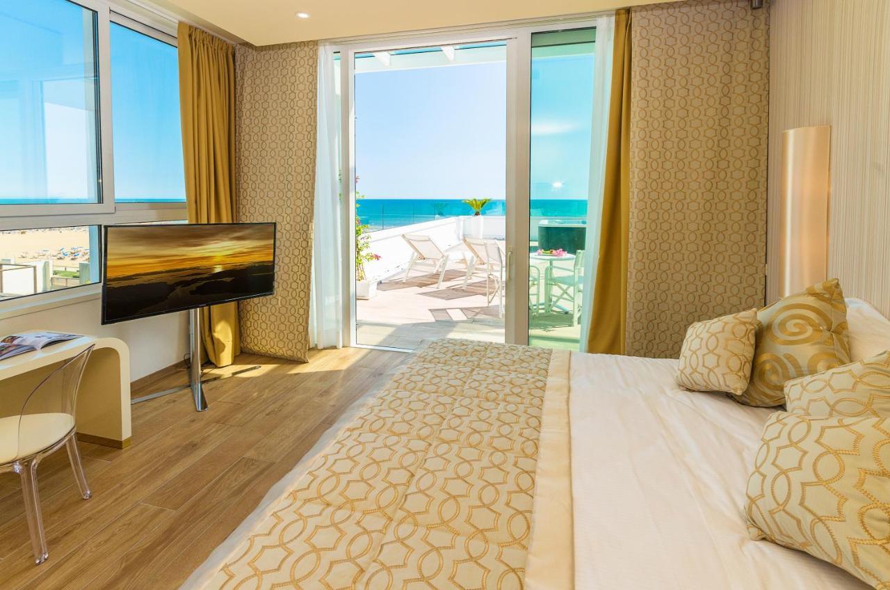 Hotel Montecarlo Бибионе Экстерьер фото