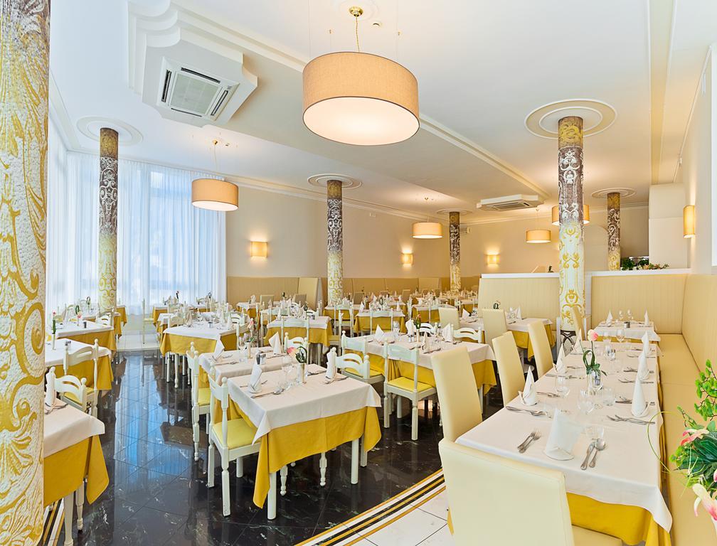 Hotel Montecarlo Бибионе Экстерьер фото