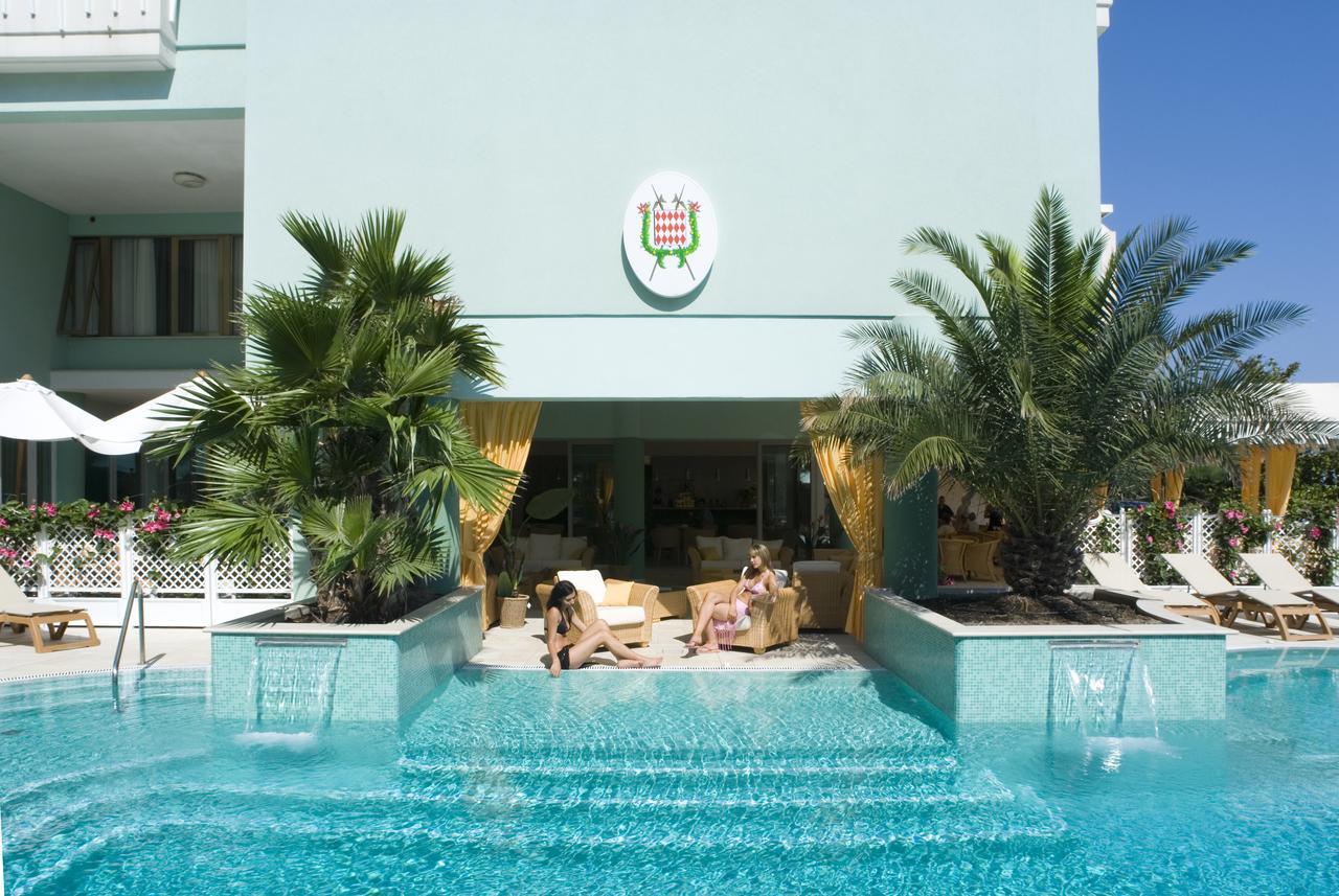 Hotel Montecarlo Бибионе Экстерьер фото