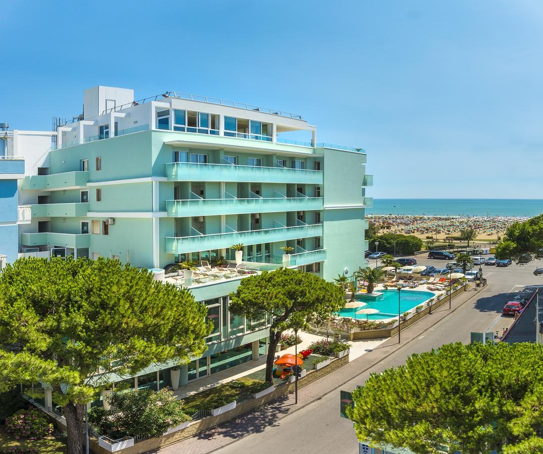 Hotel Montecarlo Бибионе Экстерьер фото